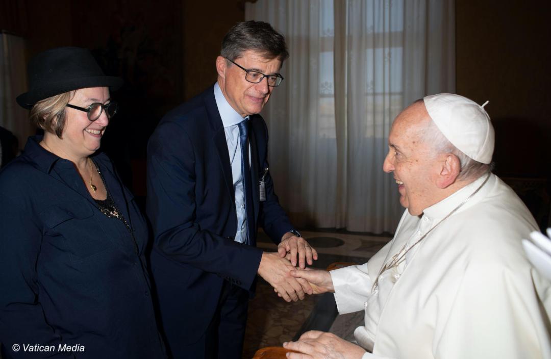 Virginie Durin, membre du bureau national et Gilles Demarquet, président national de l'Apel ont rencontré le pape François